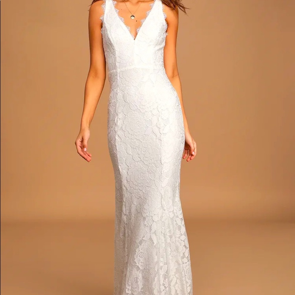 STUNNING lace wedding dress 👰